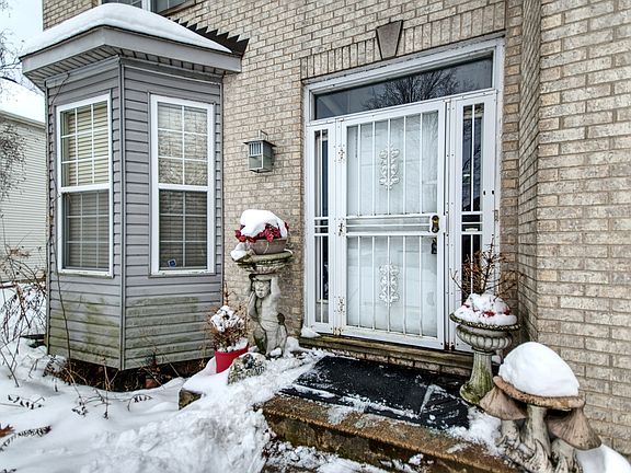 2nd image of 25463 W Cinnamon Cir