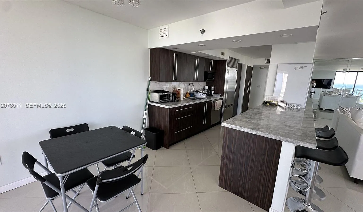 Winston Towers 600 Condo — Photo 4
