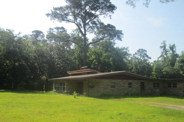 2nd image of 1800 Pine Cir