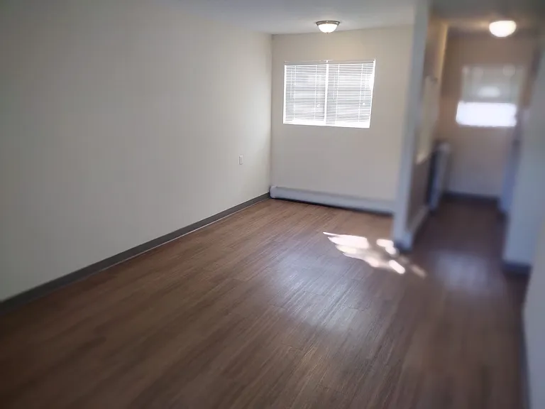 Golden Park Apartments — Photo 5
