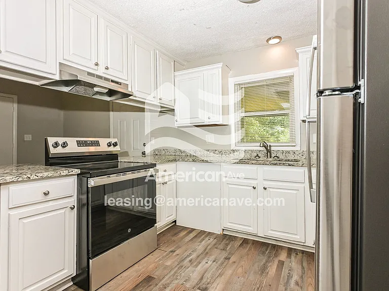 1237609_004_kitchen_5.jpg