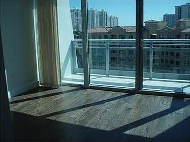 5th image of 2950 NE 188th St APT 541