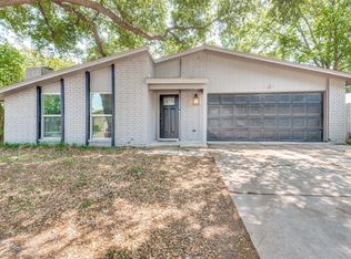 700 Foxford Trl, Arlington, TX 76014