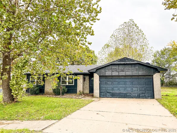 3711 Meadowbrook Dr, Muskogee, OK 74401