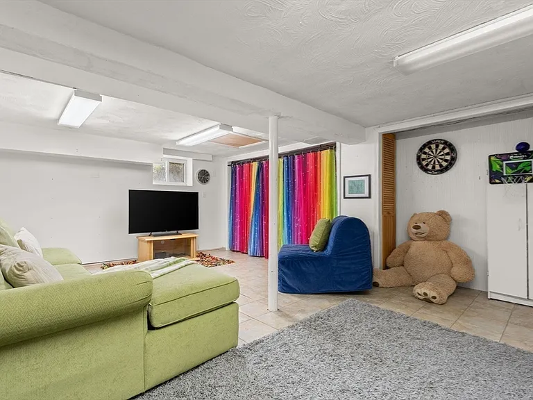 15 University Rd — Photo 34