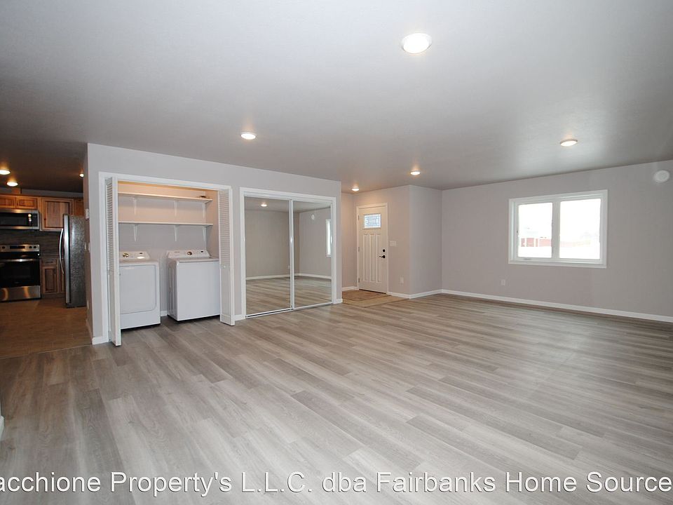 1st image of 495 Spence Ave