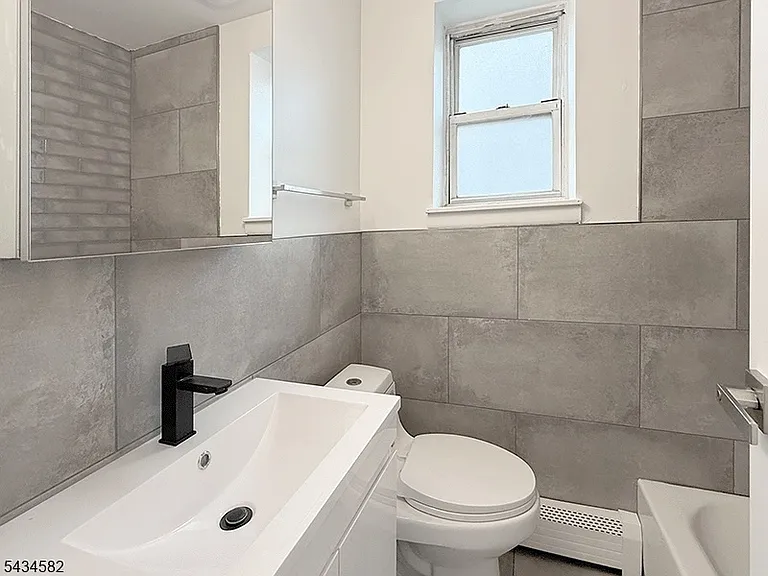 109 William St #2 — Photo 6