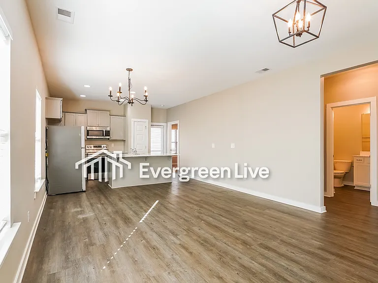 163 Park Dr N — Photo 4