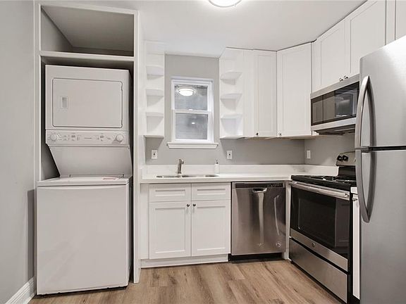5th image of 1132 Carondelet St #204