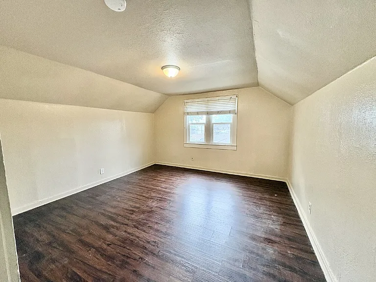 520-522 Madera Ave — Photo 7