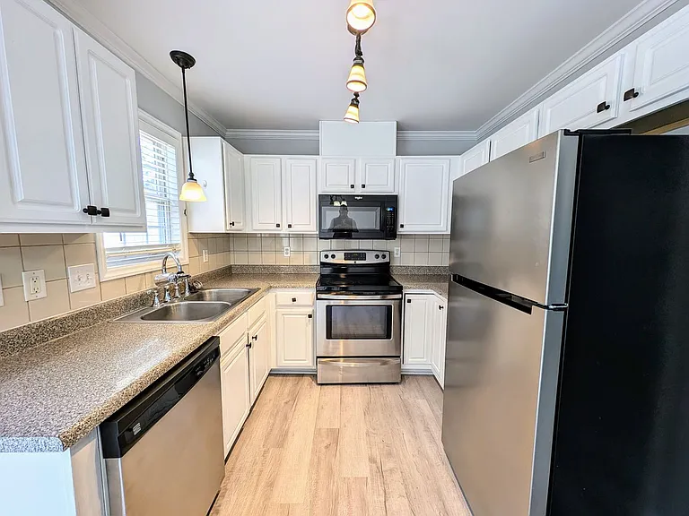 102 Cottage Ct — Photo 5