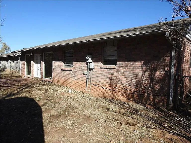 728 Garden Grv — Photo 6