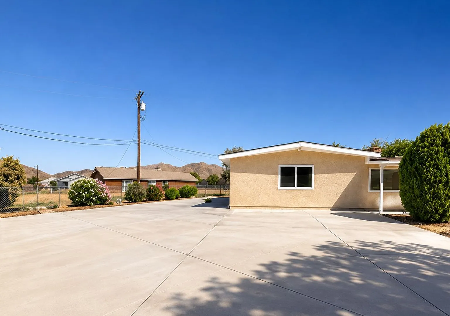 4 bedroom 2.5 bathroom house in Apple Valley Ca! — Photo 2