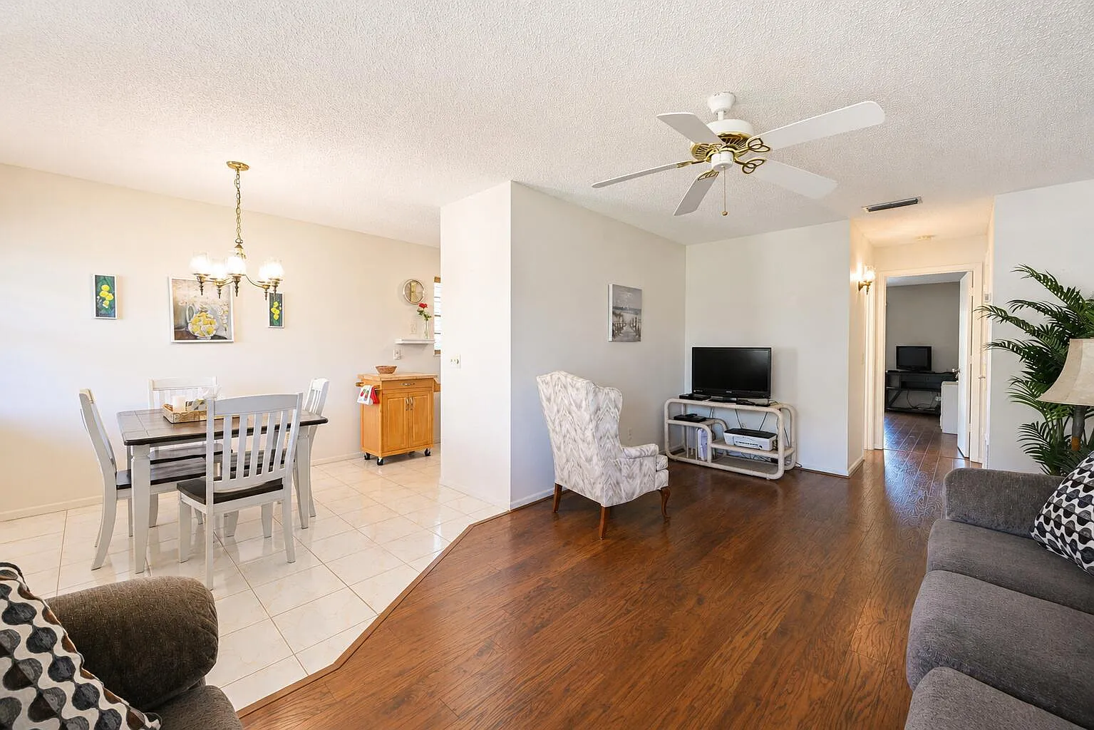 1 bed, 1.5 bath, 800 sqft, $1,350 — Photo 4