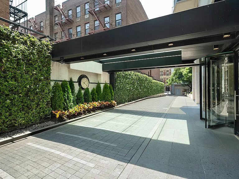 401 E 80th St #17C — Photo 7