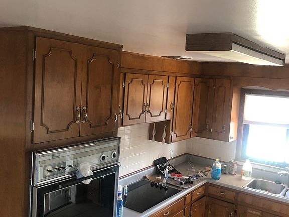 3rd image of 3027 Aliso Dr NE