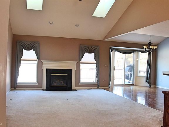 4th image of 63160 E Charleston Dr