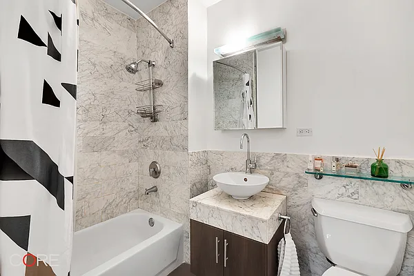 Rented by CORE | media 9