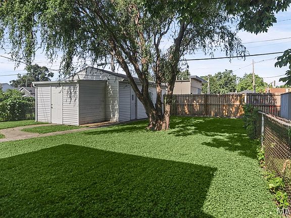 4th image of 3043 Myrtle Ave