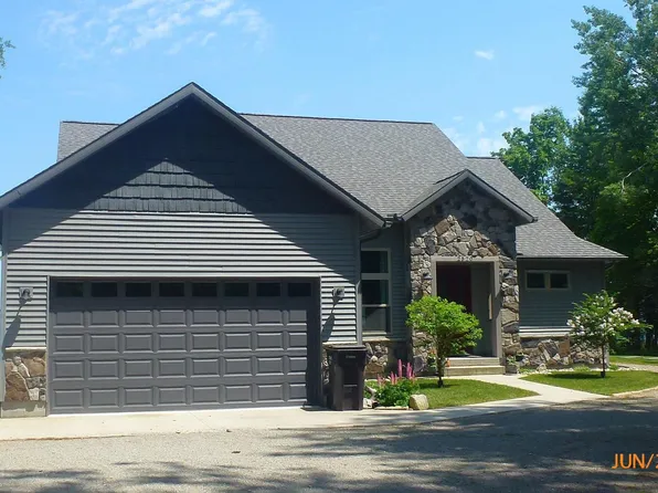 2520 Lakeshore Dr, Harrisville, MI 48740