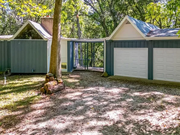 10213 Fairway Ln, Woodstock, IL 60098