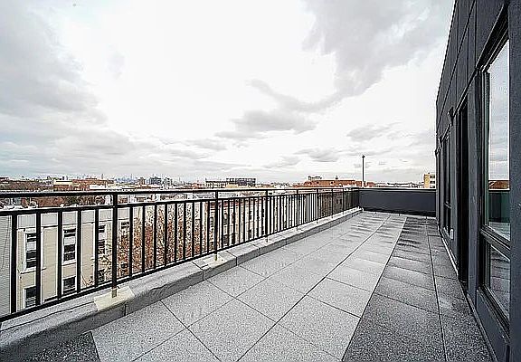 4th image of 891 Willoughby Ave #5A