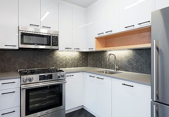 3rd image of 250 E Houston St APT 2L