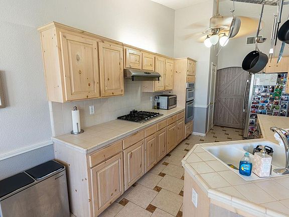 4th image of 2315 Magill Ave