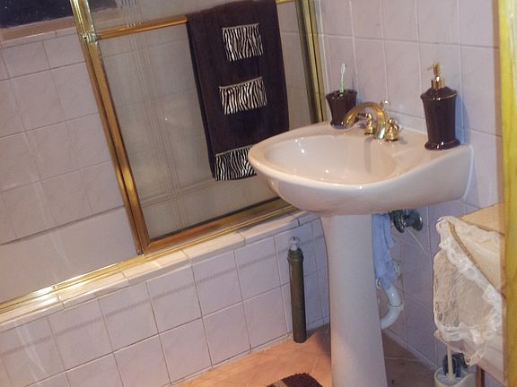 Fully Renovated Bath