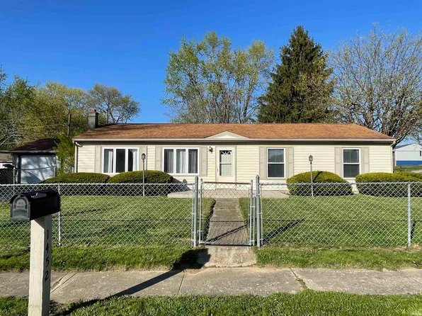 1452 S Pleasantview Dr, Yorktown, IN 47396