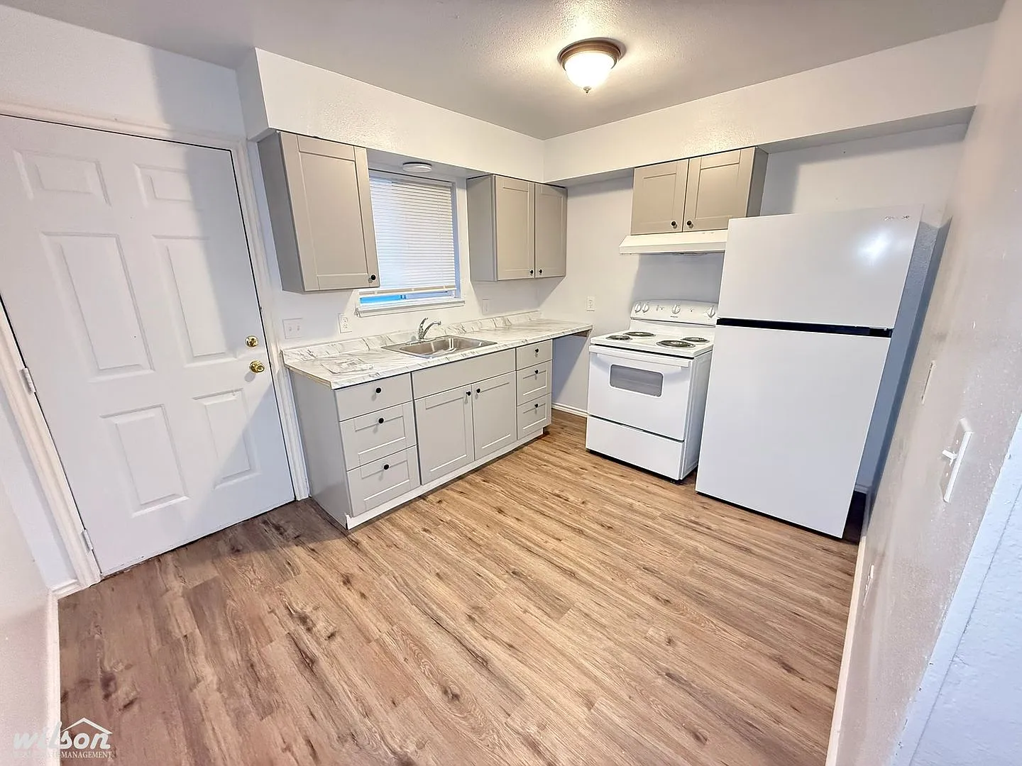 308 W Pierce St — Photo 4