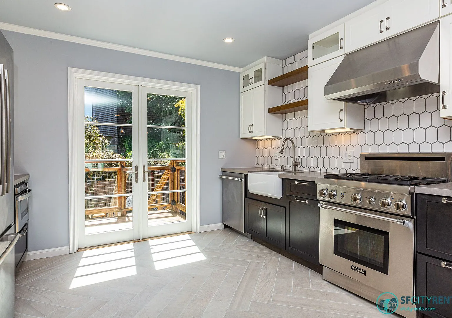 Noe Valley: Beautifully Remodeled Single Family Home w/ Deck, Landscaped Yard & Hot Tub — Photo 4