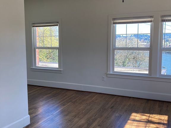 5th image of 22840 Willamette Dr APT 19