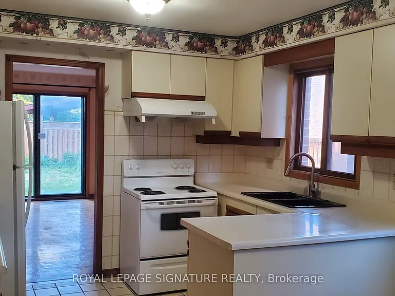 167 Surbray Grv — Photo 4