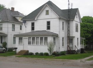 112 S Elizabeth St, Clinton, IL 61727