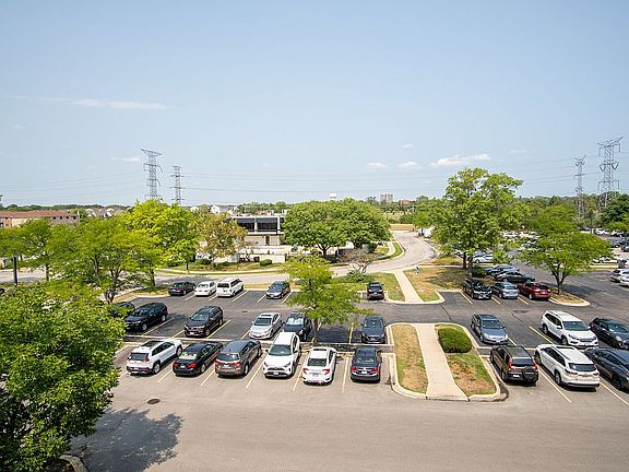 4th image of 9118 Elmwood Dr #4K