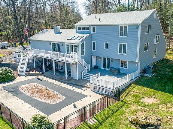 3rd image of 140 Hunting Hills Dr