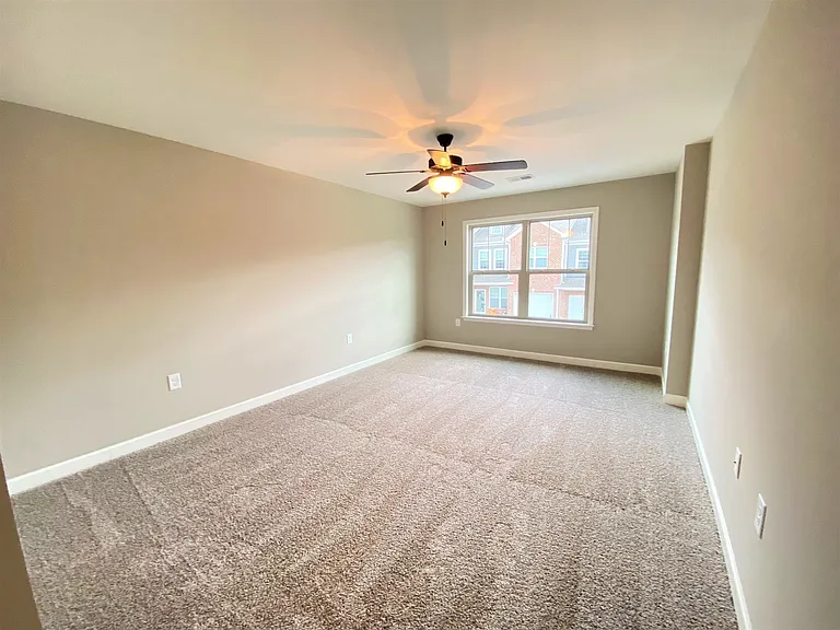 1002 Villa Cir — Photo 12