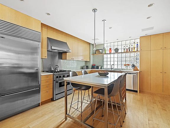 4th image of 5 W 19th St #8S