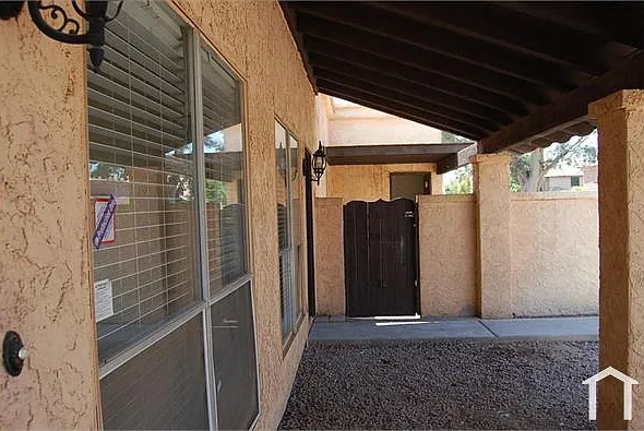 725 N Arrowhead Dr — Photo 3