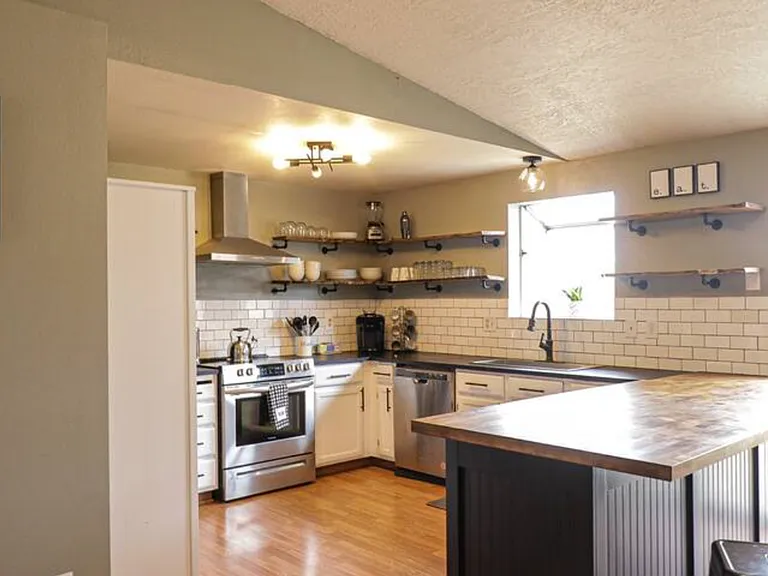 3279 SW Pumice Pl — Photo 2