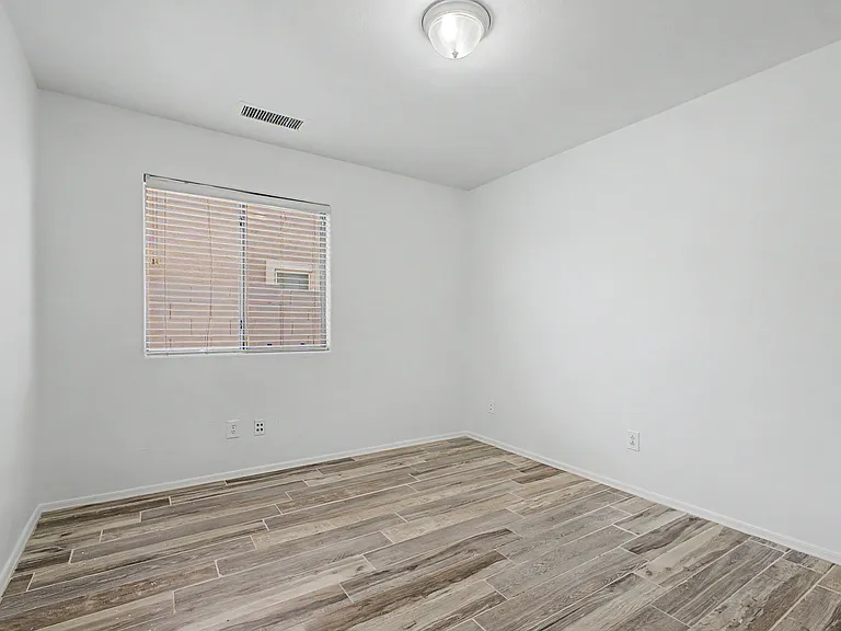 25875 W Saint Catherine Ave — Photo 8