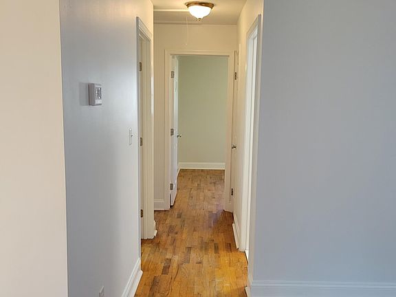 3rd image of 266 Glenwood Ct