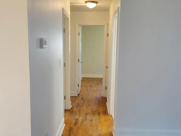 266 Glenwood Ct — Photo 3