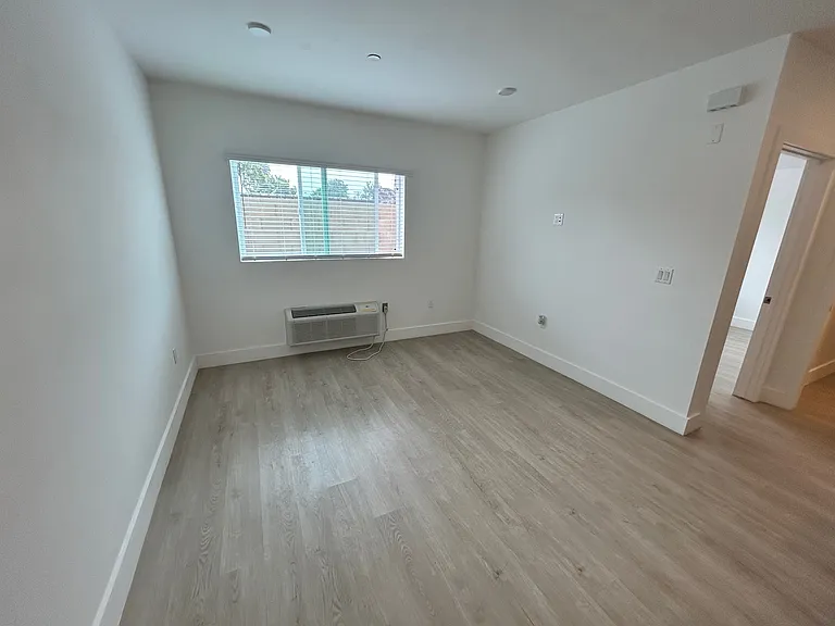 9300 Compton Ave — Photo 13