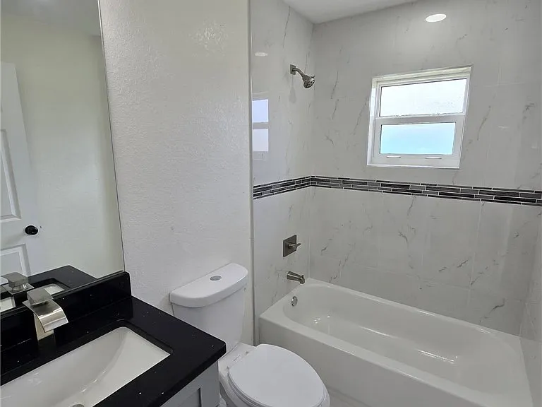 120 Clinton Ave — Photo 28