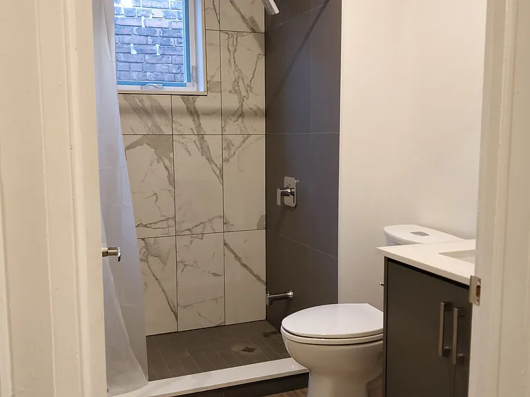 755 Dupont St #2 — Photo 3