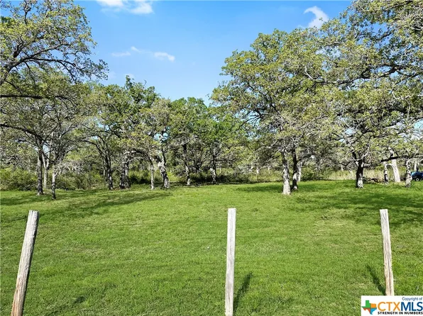 4939 Jeddo Rd, Waelder, TX 78959