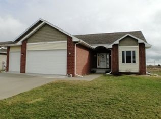 1156 Cherokee St, Nevada, IA 50201