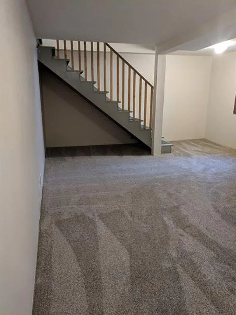 Large 2 bedroom/ 2 bathroom house — Photo 3